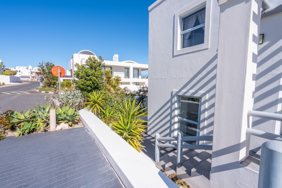 4 Bedroom Property for Sale in Paradise Beach Western Cape